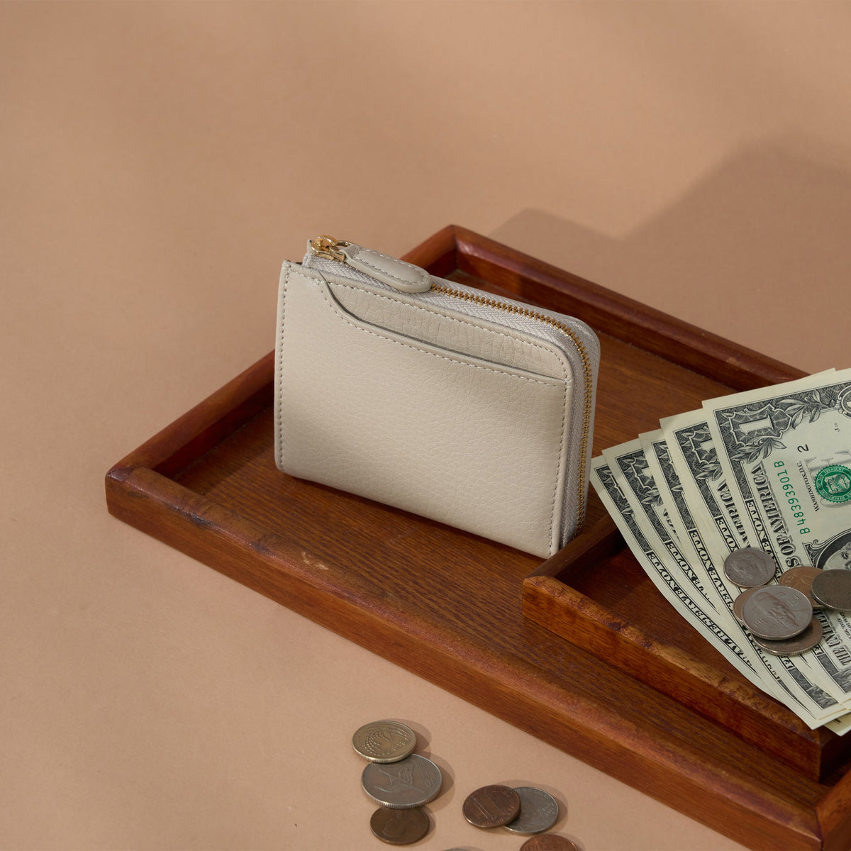 Zip-fastening wallet｜Soft Leather